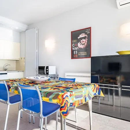 Palm Beach- Free Wifi- Parking- Sea View Appartement *