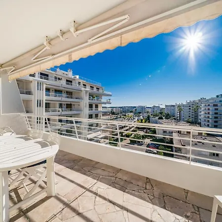 Palm Beach- Free Wifi- Parking- Sea View *