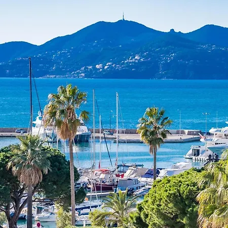Palm Beach- Free Wifi- Parking- Sea View Appartement *
