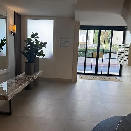 Palm Beach- Free Wifi- Parking- Sea View Cannes