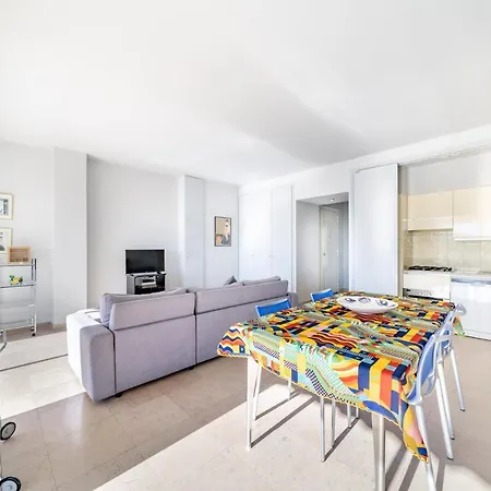Apartment Palm Beach- Free Wifi- Parking- Sea View Cannes