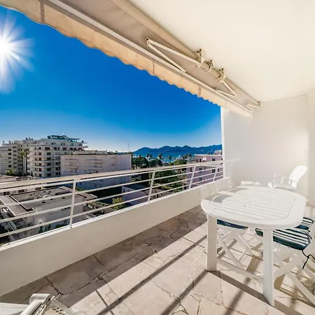 Palm Beach- Free Wifi- Parking- Sea View Apartment Cannes