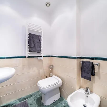 Palm Beach- Free Wifi- Parking- Sea View *