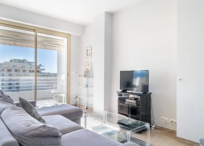 Palm Beach- Free Wifi- Parking- Sea View