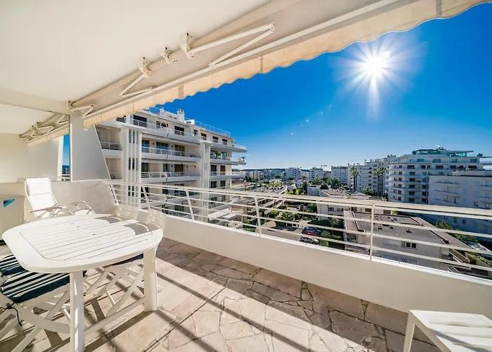 Palm Beach- Free Wifi- Parking- Sea View *