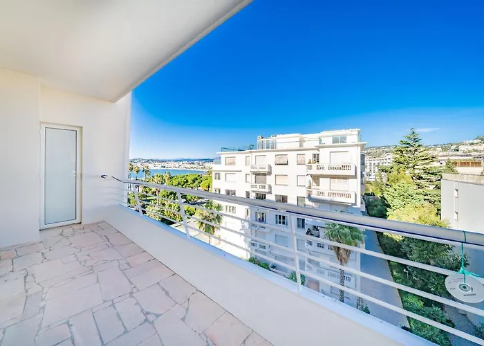 Palm Beach- Free Wifi- Parking- Sea View شقة كان